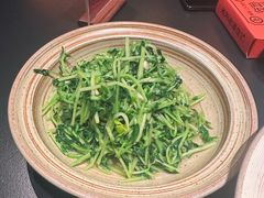 炝炒豌豆苗-纯阳•六两酒馆