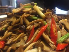 -阿瓦山寨·湘菜现炒·剁椒鱼头王(咸阳总店)
