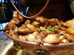 -沪小二炭火蛙锅(淮海中路美食不夜城店)