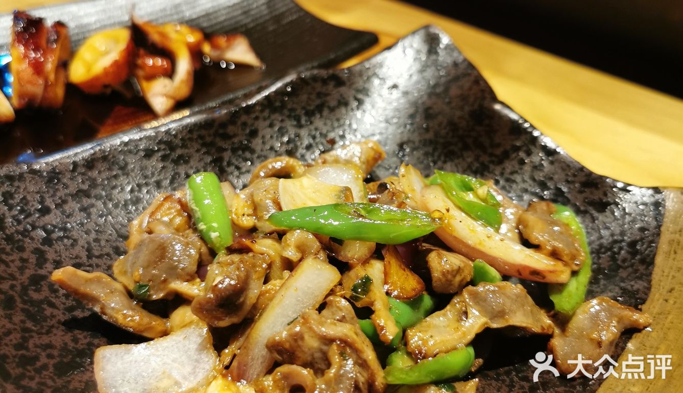 🍖这件烧鸟店，有什么与众不同？[胜利]