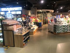 -中百仓储超市有限公司(越秀星汇维港店)