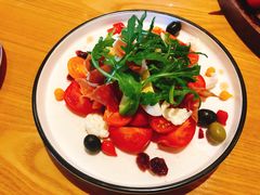水牛芝士牛油果火腿番茄沙拉-MR.ROCKY洛奇先生RESTAURANT&BAR(宝安壹方城店)
