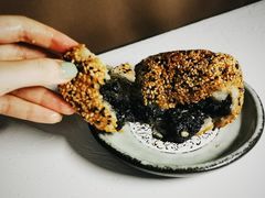黑洋酥大麻团-白玉兰传统小吃