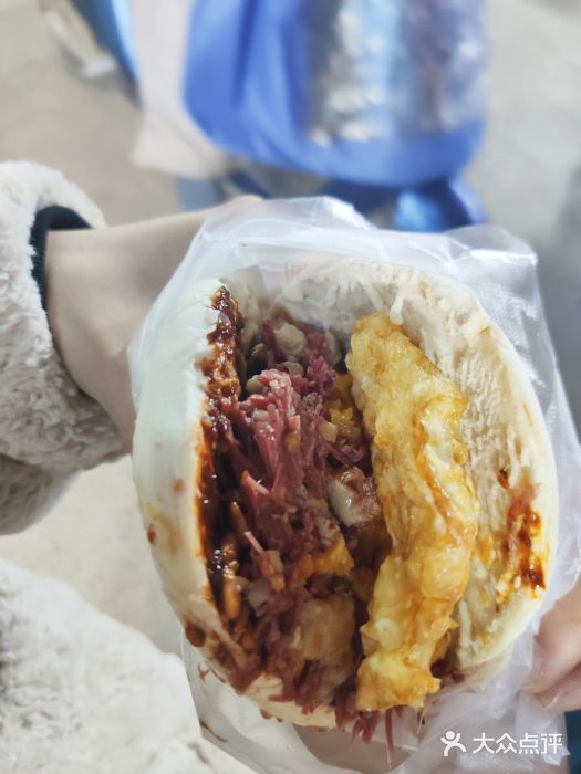 老马家马蓉蛋菜夹馍·腊牛肉夹馍(回民街店)腊汁肉蛋菜夹馍图片