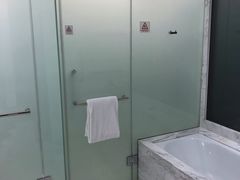 -上海滴水湖皇冠假日酒店