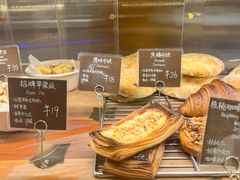 -天井·丑面包搭咖啡