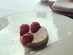 鸭肝批树莓酒糟啫喱-三嚥阁 La Villa Restaurant