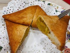 咖喱吞拿鱼角-喜莲咖啡