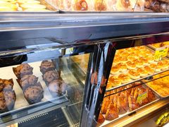 面包甜点陈列柜-鲍师傅糕点(江苏路店)