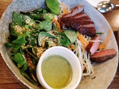 泰式煎牛肉泰碗配绿咖喱酱-Wagas沃歌斯(富力广场店)