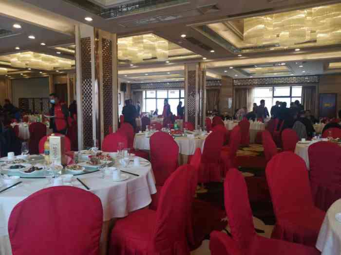 "🌸 西安探店!老牌的餐厅:顺峰.给奶奶