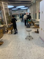 -PE SALON 