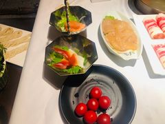 -泓炙颐凤鲜海鲜火锅料理(桐乡店)