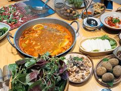 -野山舂·贵州现舂酸汤火锅(鸿通城店)