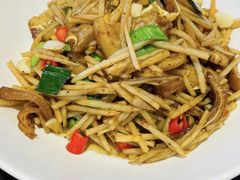藕丝炒猪耳尖-渔芙南(三里屯店)