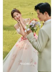 -雪中彩影婚纱摄影·微光艺术中心