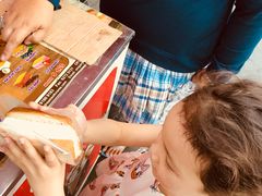 -詹爷爷乌节路街头冰淇淋