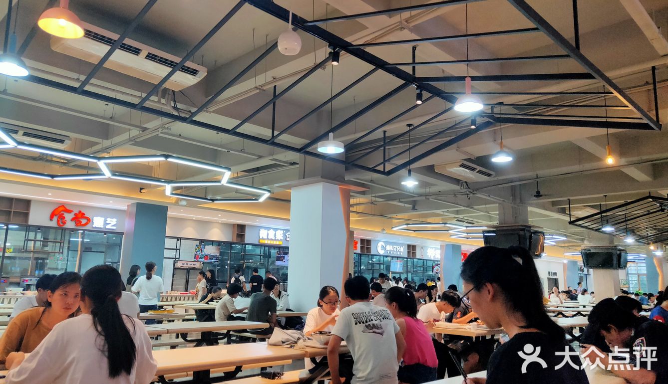 东二楼菜品价格在15元以下