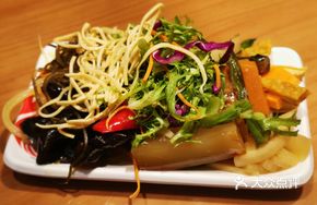 Beef and Green Vegetable Stir-Fried Noodles