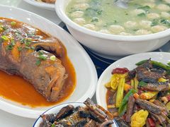 -丹水桥地锅鱼·翘嘴鲌·地方特色全鱼宴(丹江口大坝店)