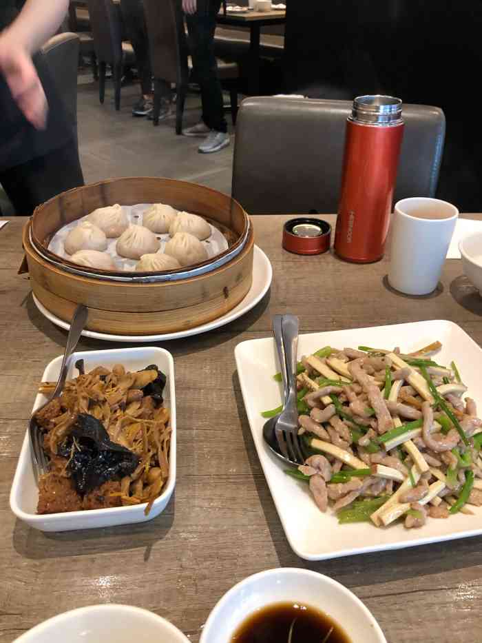 dinesty dumpling house-"看店外真的不知道是家上海餐馆,老公告诉我.