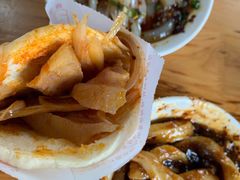 锅魁夹耳片-洞子口张老二凉粉(文殊院店)