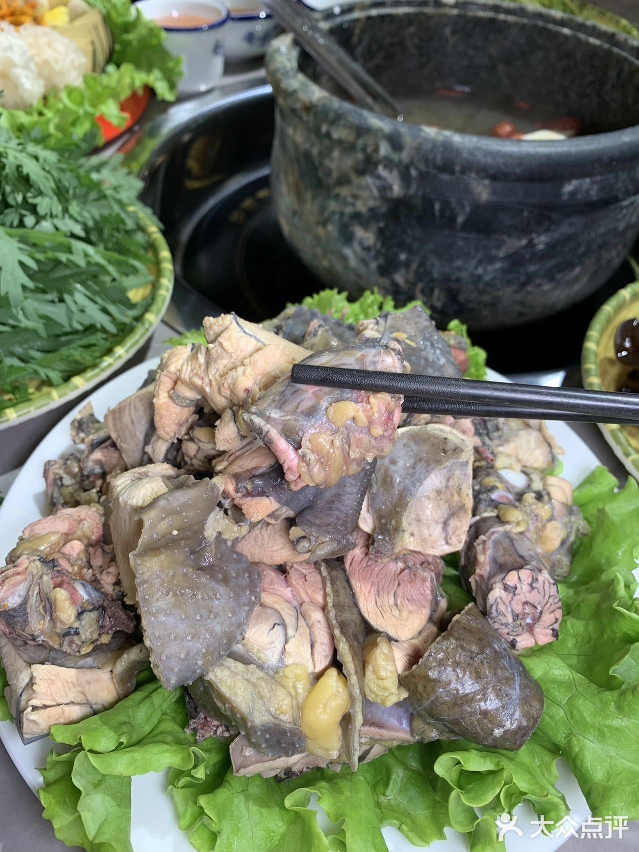 田村野生菌石锅鸡!鲜到跺脚!!