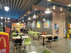 大堂-麦当劳(郑州东高铁站店)