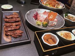 -铭牛烧肉·和牛海鲜自助(高新月牙湖店)