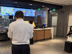 -麦当劳(上海虹桥站30B检票口楼上)