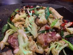 花菜炒腊肉-醉小酒馆·川菜·江湖菜·重庆菜(观音桥旗舰店)