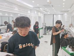 -镁连社·美联社