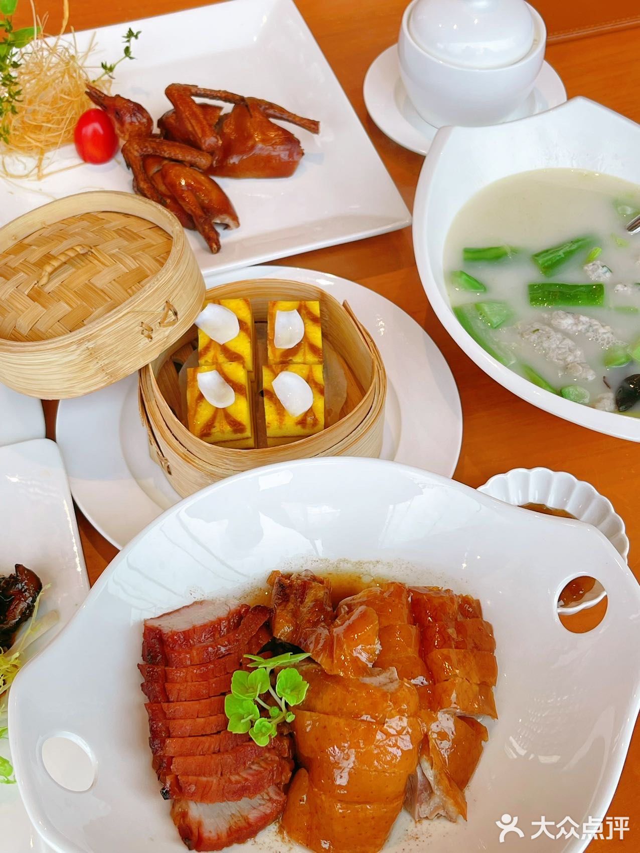 在赛车比赛现场吃美食！！！