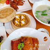 在赛车比赛现场吃美食！！！