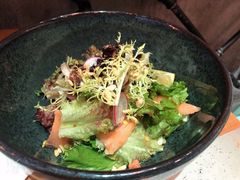 烟熏香草三文鱼蔬菜色拉-MIKAKU(万达广场上海宝山店)