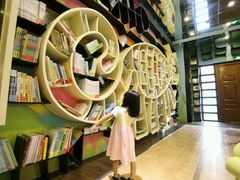 -钟书阁(松江泰晤士小镇店)