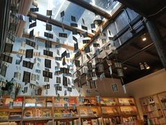 -猫的天空之城概念书店(杭州南宋御街店)