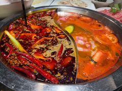 -茅草房·河畔园林火锅