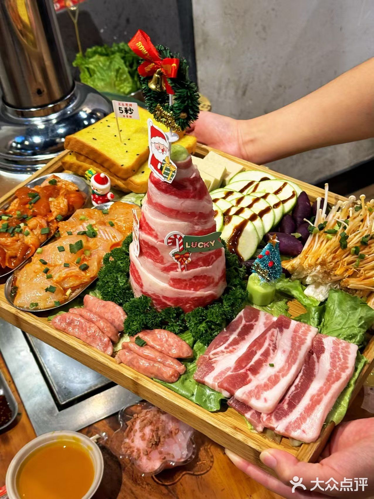 郑州惊现圣诞主题烤肉❗太有氛围啦❗