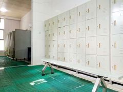 更衣室-领晟体育蓝天花园室内游泳馆