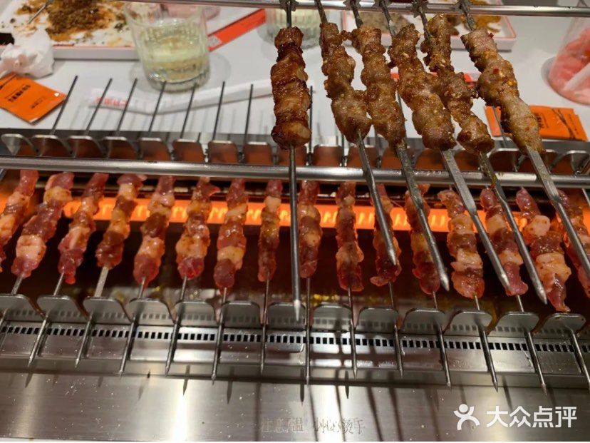 吃完饭两个人的脸都红扑扑的