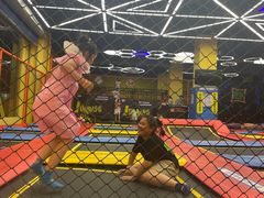 -爱蹦iBOON蹦床运动馆(江汉店)