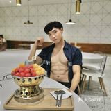 鲜果牛奶冰火锅腹肌小哥哥的夏日物语