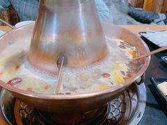 -果松木炭酸菜铜火锅·外婆参鸡汤