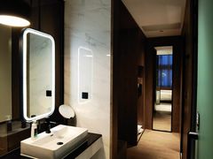 -上海虹桥中心爱琴海亚朵S酒店