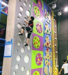 -蹦贝运动中心·蹦床·攀岩·闯关(龙岗店)