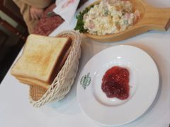 烤切片白面包-小白桦西餐厅