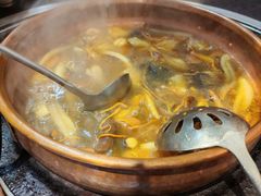 菌菇鸡煲-阿山卓·野生菌火锅·纳西火塘烤肉