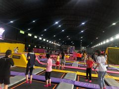 -嘿哟动霸CHUA·新潮玩运动娱乐中心·蹦床滑冰团建乐园