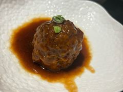 鸭蛋黄狮子头-梅飞酒家(桑园路店)